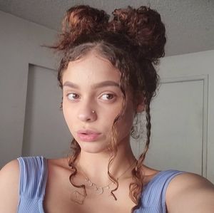 Meet your Posher Anya Sage